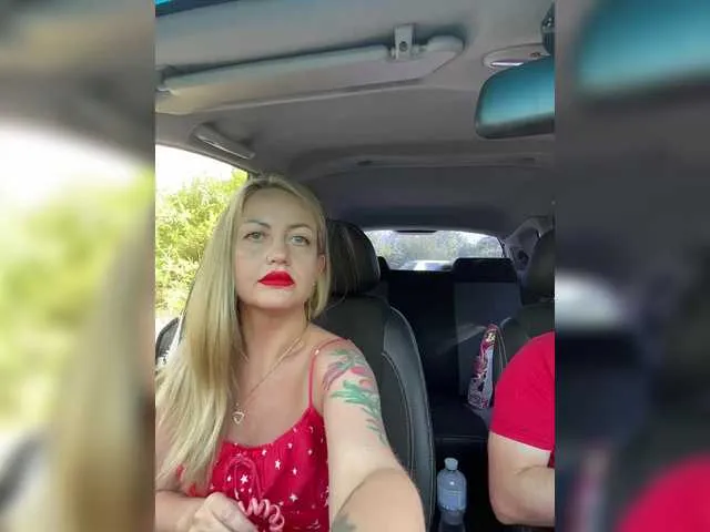 LoraDevine – webcam model profile photo Image 2