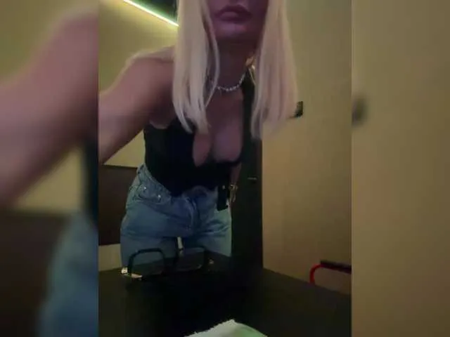 SusyBlair – webcam model profile photo Image 3