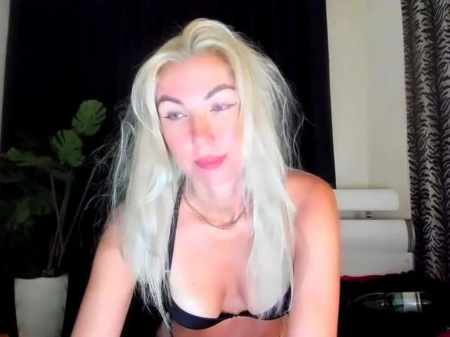 JuliaQuin – webcam model profile photo Image 17