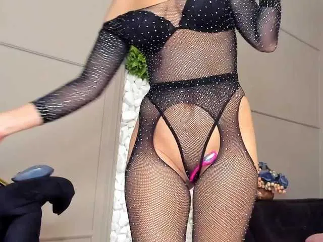 British_EmJess – webcam model profile photo Image 14