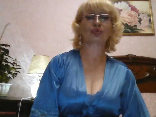 BlondeScarlettx – webcam model profile photo Image 2