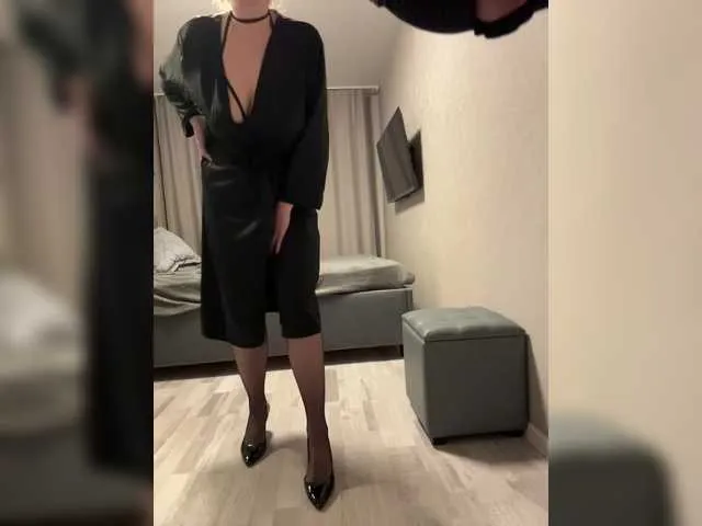 blondeangel_4u2 – webcam model profile photo Image 2