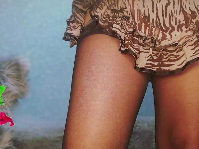 LoraDevine – webcam model profile photo Image 3