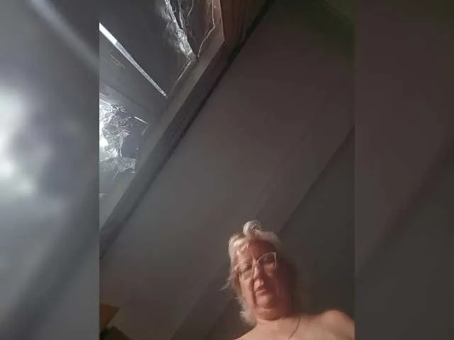 SusyBlair – webcam model profile photo Image 9