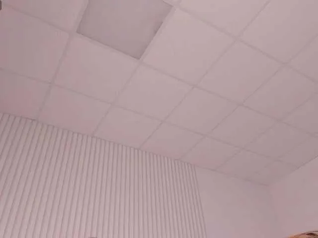 LorrySkye – webcam model profile photo Image 3