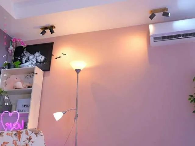 Olia-81 – webcam model profile photo Image 4