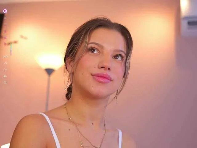 Olia-81 – webcam model profile photo Image 5