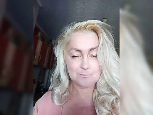 BlondeScarlettx – webcam model profile photo Image 17