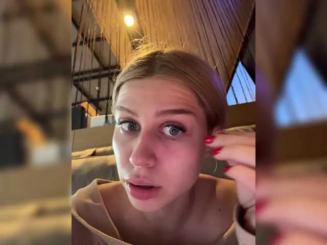 BlondeHott – webcam model profile photo Image 10