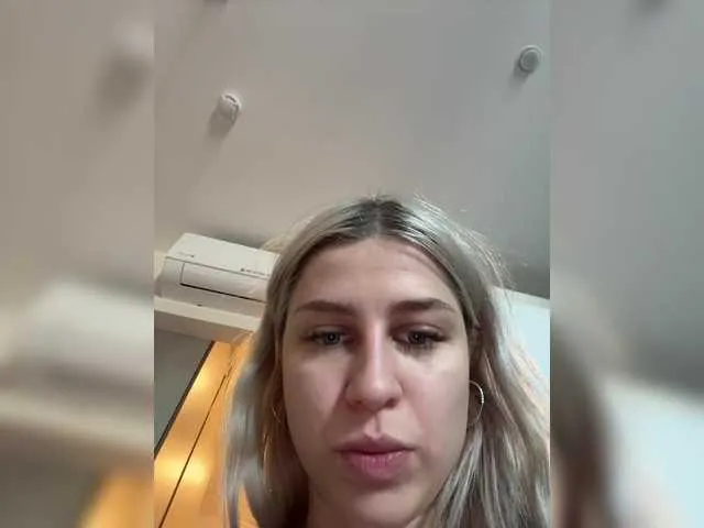 BlondeHott – webcam model profile photo Image 3