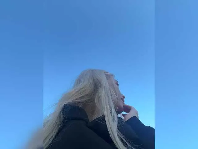 BlondeHott – webcam model profile photo Image 7