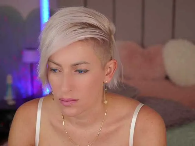 Angelina-1-7 – webcam model profile photo Image 14