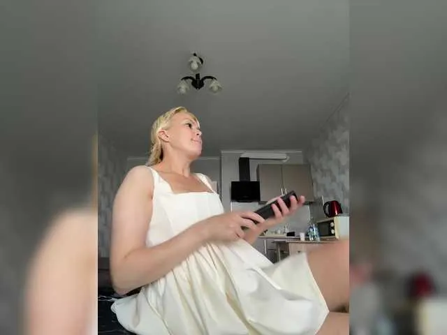 LoraDevine – webcam model profile photo Image 15