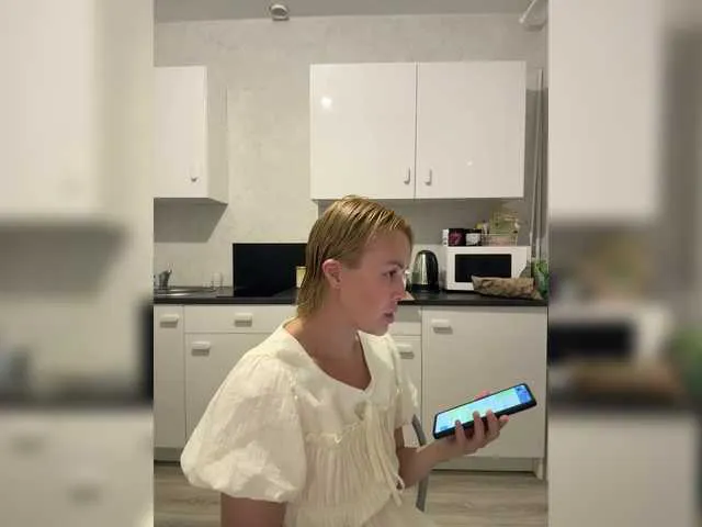 LoraDevine – webcam model profile photo Image 8