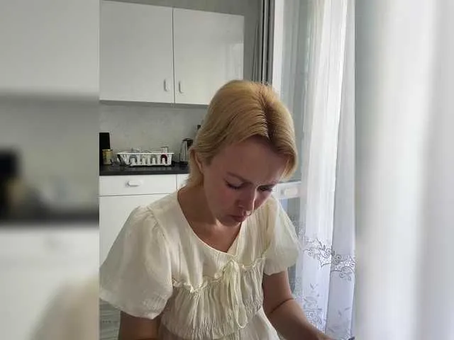 LoraDevine – webcam model profile photo Image 9