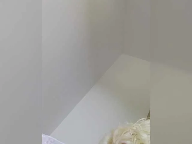 GlamGran – webcam model profile photo Image 11