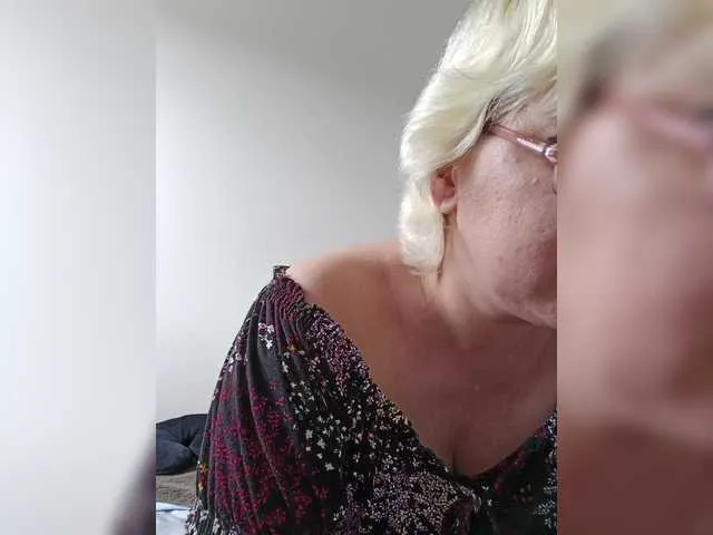 GlamGran – webcam model profile photo Image 9