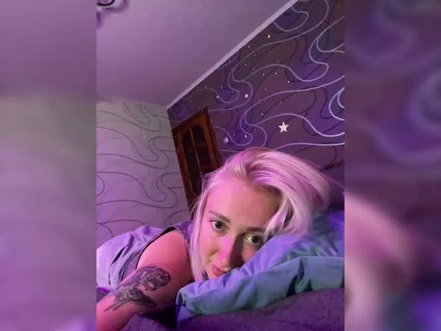 blondeambitionnn – webcam model profile photo Image 3