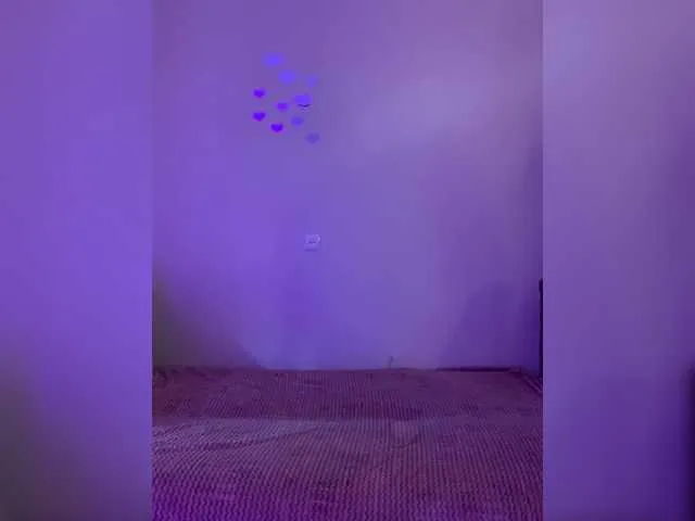 LoraDevine – webcam model profile photo Image 9