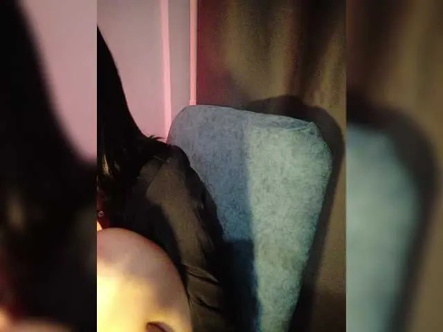 xlunami – webcam model profile photo Image 7