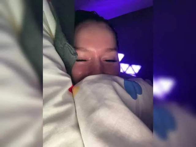 whiteTEAa – webcam model profile photo