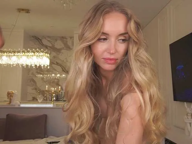 LoraDevine – webcam model profile photo Image 9