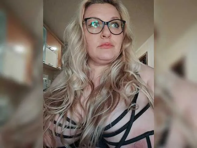 MartinaCroxx – webcam model profile photo Image 4