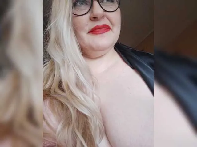 MartinaCroxx – webcam model profile photo Image 9