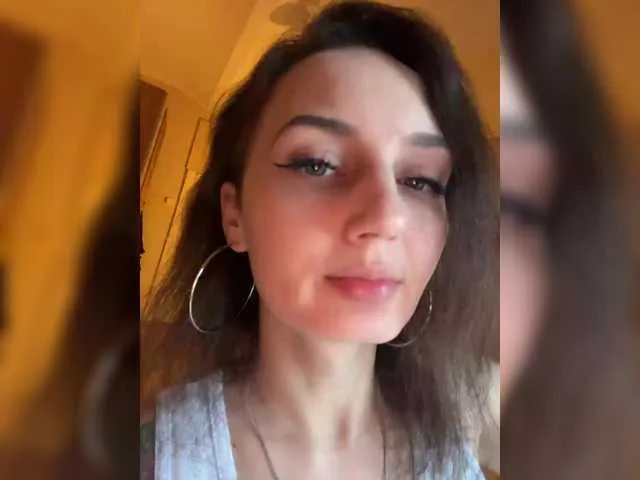 Haluley – webcam model profile photo Image 17