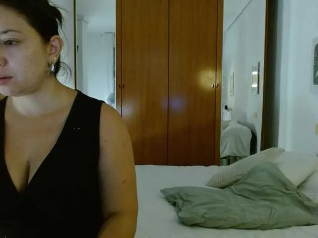 AmelieandRoss – webcam model profile photo Image 9