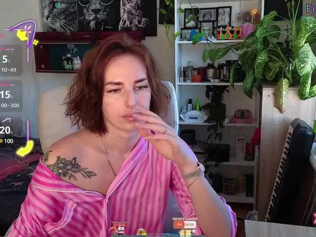 Haluley – webcam model profile photo Image 3