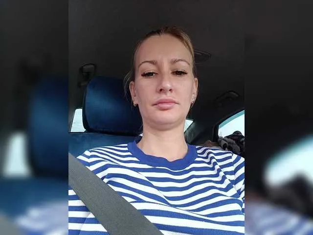 SelennaMoon – webcam model profile photo Image 6