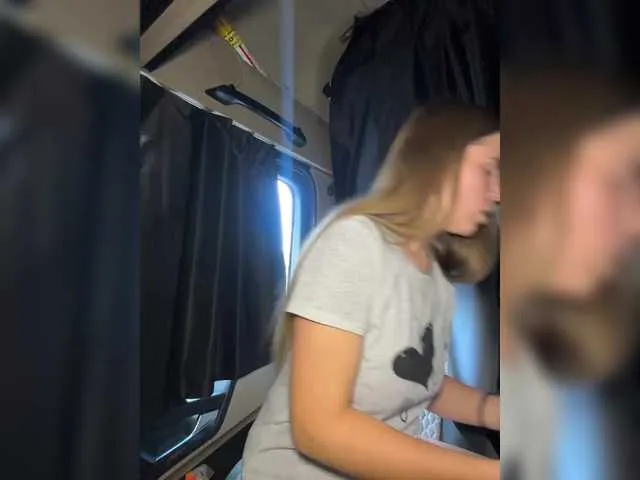 BlondeScarlettx – webcam model profile photo Image 11