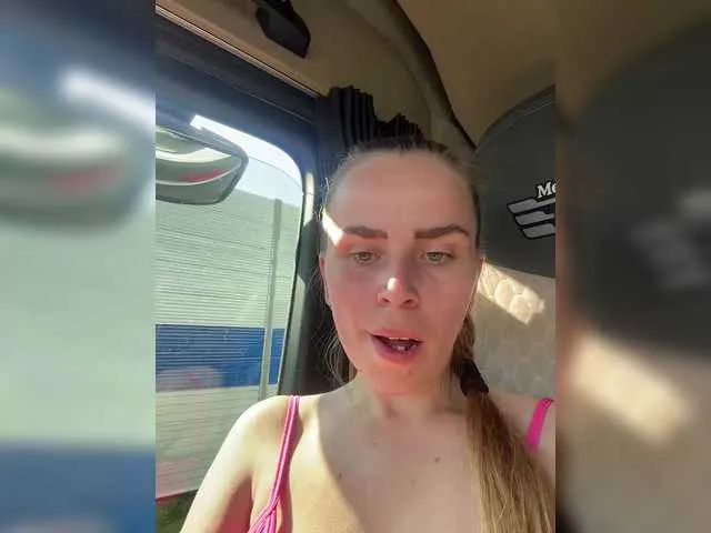 BlondeScarlettx – webcam model profile photo Image 17