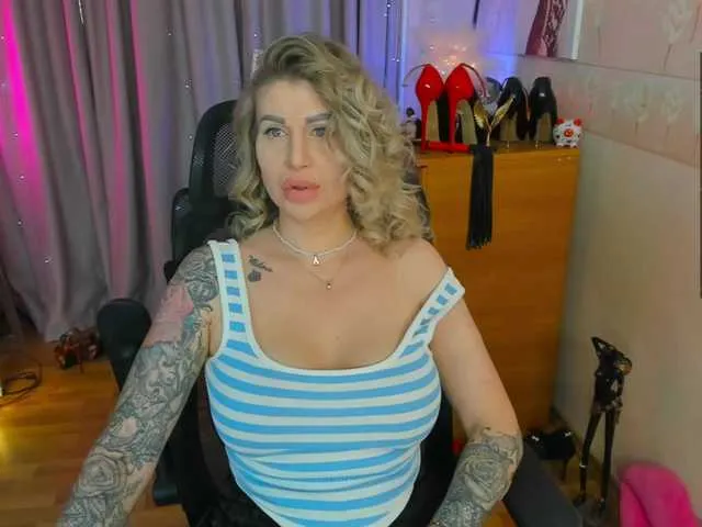 British_EmJess – webcam model profile photo Image 17