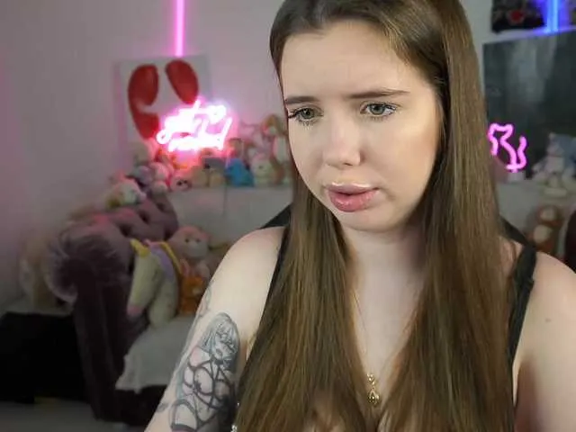 British_EmJess – webcam model profile photo Image 11