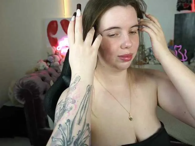 British_EmJess – webcam model profile photo Image 12