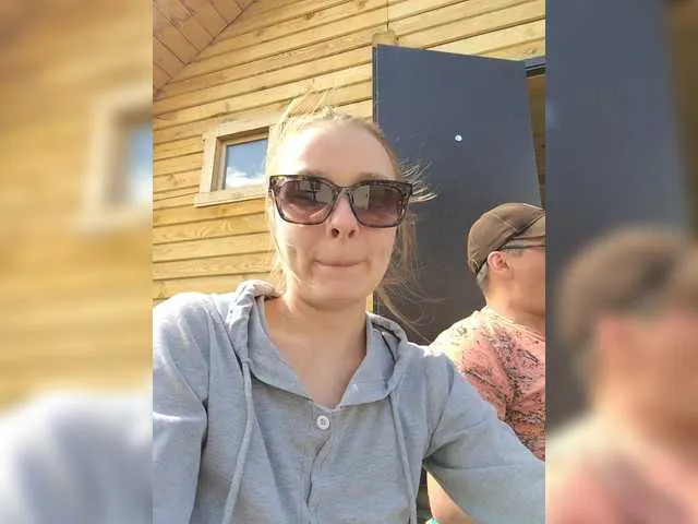 LizzieGreyX – webcam model profile photo Image 4