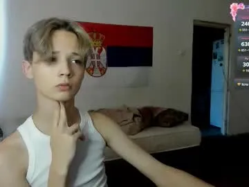 Lovvebirds – webcam model profile photo Image 10