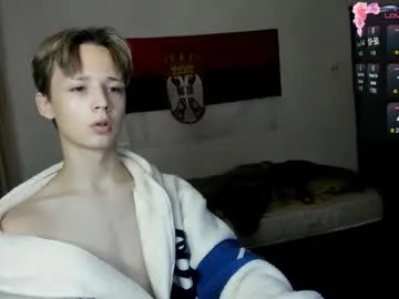 Lovvebirds – webcam model profile photo Image 17