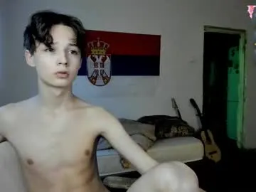 Lovvebirds – webcam model profile photo Image 2