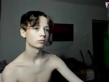 Lovvebirds – webcam model profile photo Image 3