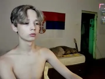 Lovvebirds – webcam model profile photo Image 6