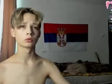 Lovvebirds – webcam model profile photo Image 9