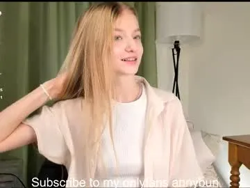 SusyBlair – webcam model profile photo Image 12