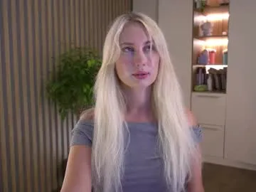 MistressLouUK – webcam model profile photo Image 16