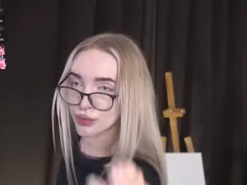 BigTitBlondeUK – webcam model profile photo Image 17