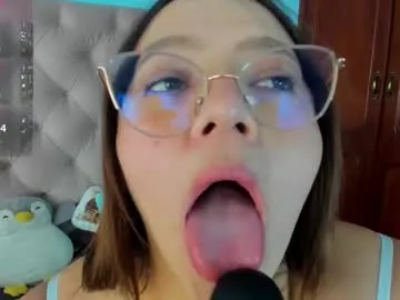 Silviyaa – webcam model profile photo Image 16