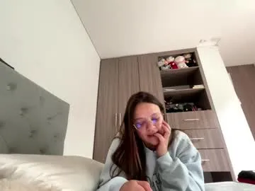 Silviyaa – webcam model profile photo Image 8