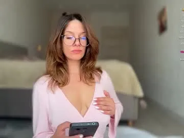 molochnaya000 – webcam model profile photo Image 12